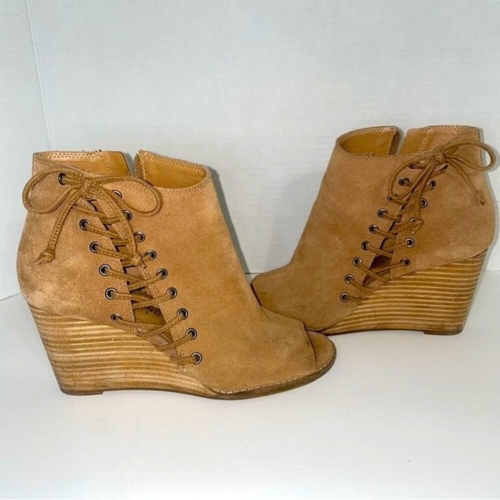 Vince Camuto leather lace up peep toe wedge bootie size 7